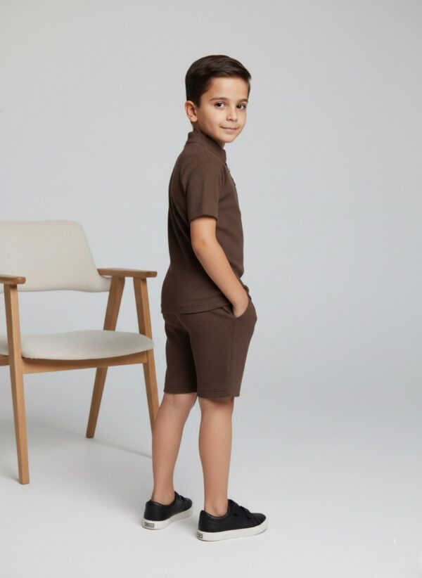 طقم أطفالي بٌني